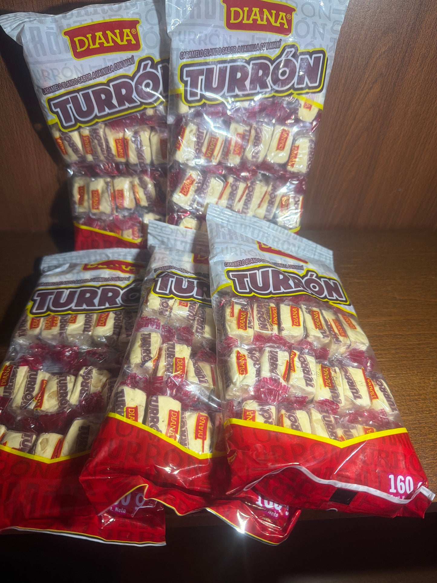 Diana caramelo vainilla con maní 160 g (turrón)