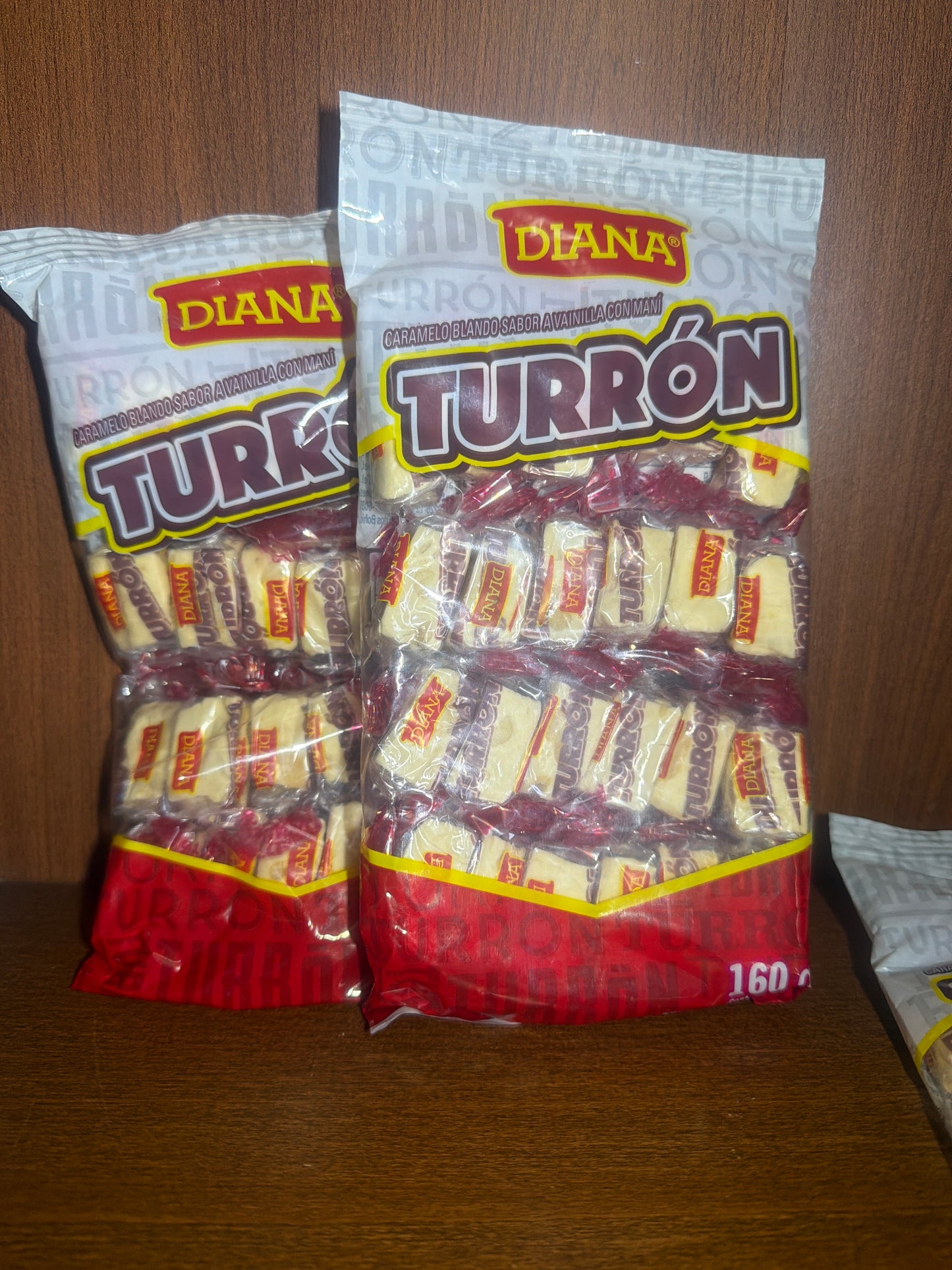 Diana caramelo vainilla con maní 160 g (turrón)